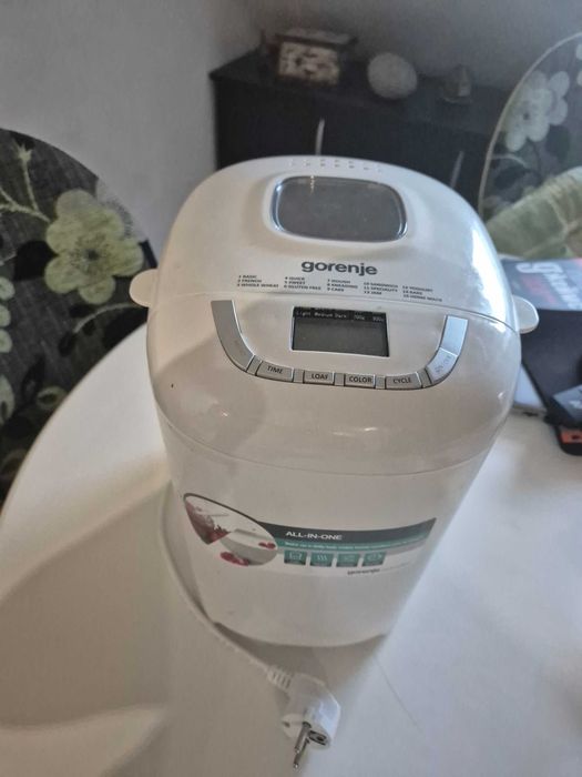 Продавам хлебопекарна Gorenje за части