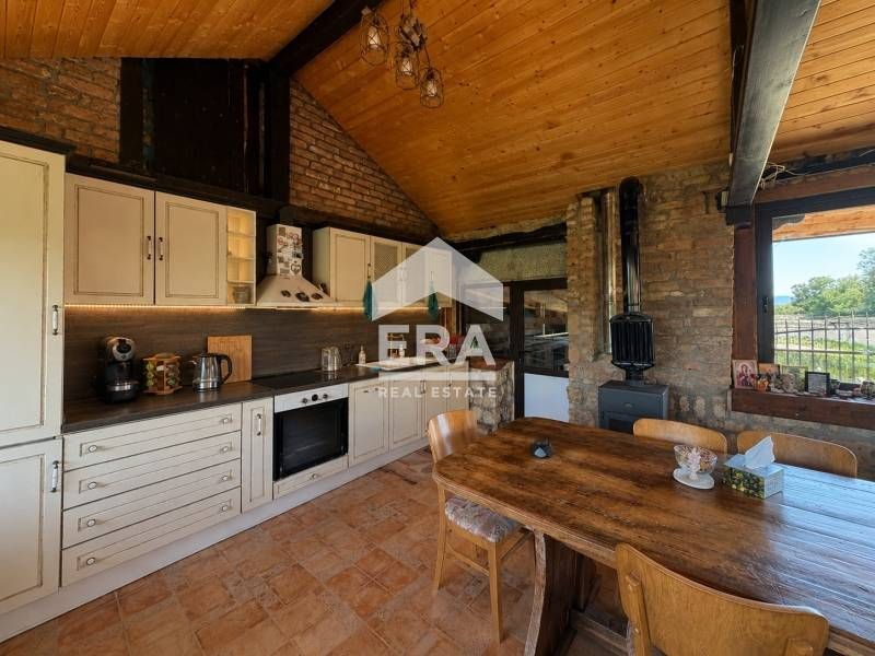 ЕКСКЛУЗИВНО! Реновирана двуетажна къща c PЗП 113 кв.м в село Петров до