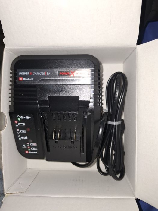 Fierăstrău circular  dexter pe acumulator 18v 165 mm 4 ah 1 acumulator este nou doar pentru proba a fost desfăcut