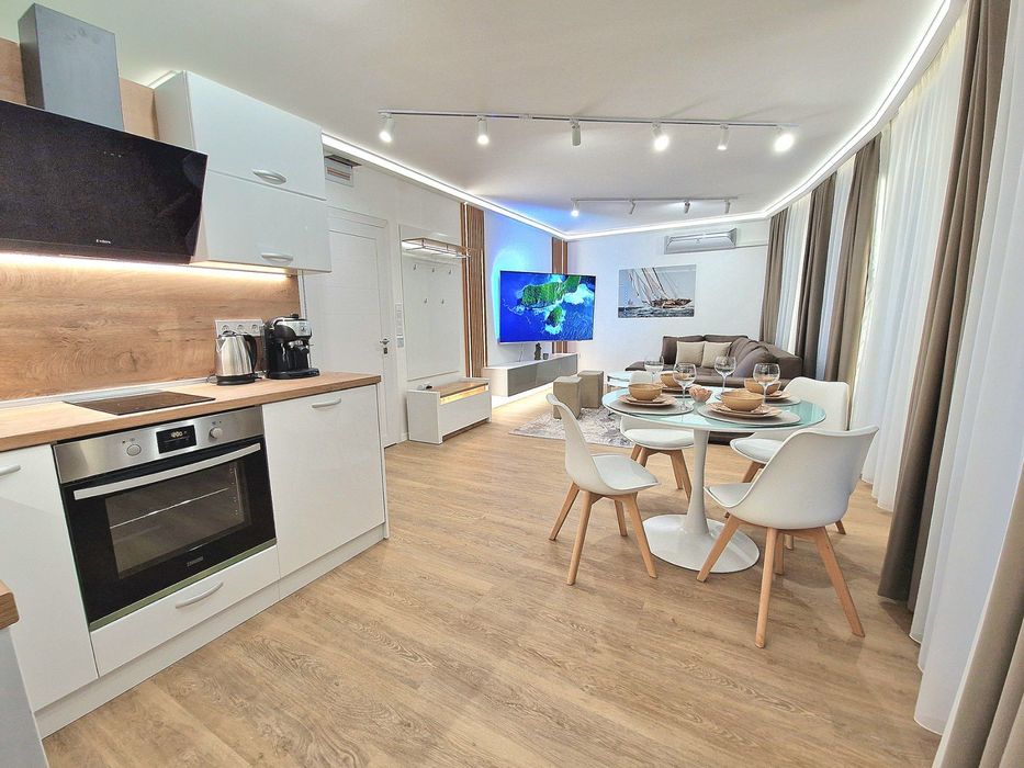 Лъкшъри Апартамент: 75” Андроид ТВ - НАМАЛЕНА ЦЕНА!!!