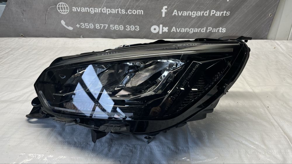 2 броя десен и 2 броя ляв фар Peugeot 208 2 2019-