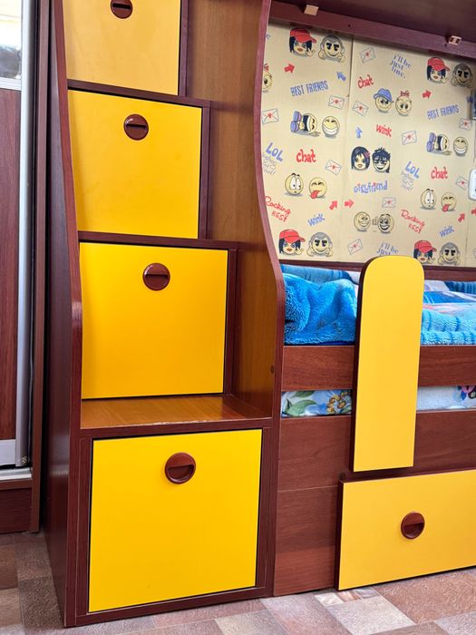 Двухярусная кровать