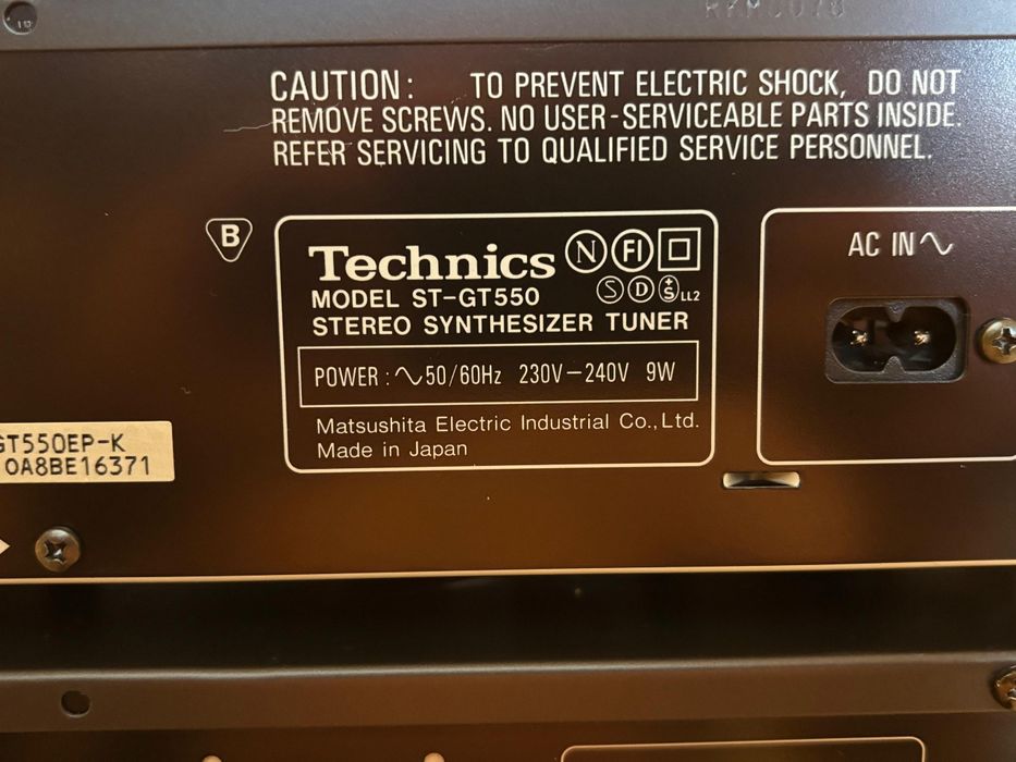 Linie Technics : Deck RS- AZ 7 ,  Amplifier A700MK3 +telecomanda , Tuner ST-GT 550 Pick up  SL-BD3