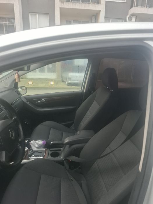 Автомобил мерцедес в 200