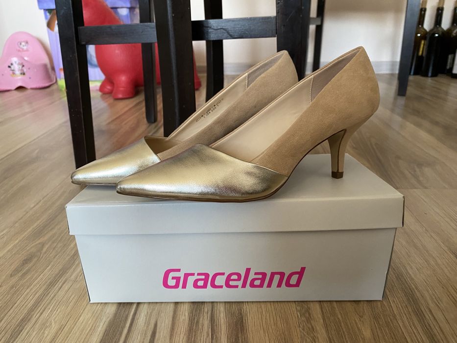 Обувки на ток и мокасини