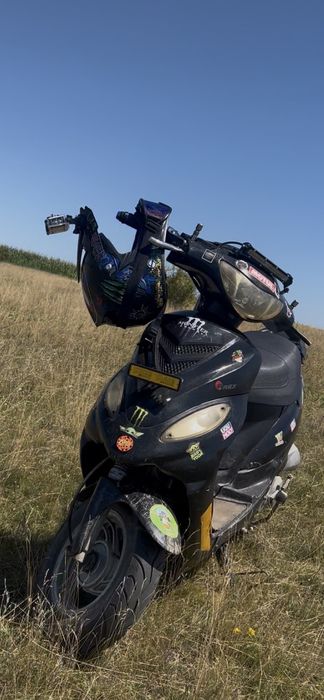 Se vinde scuter 50cc merge perfect totul funcțional carburator schimbat recent bujie merge impecabil