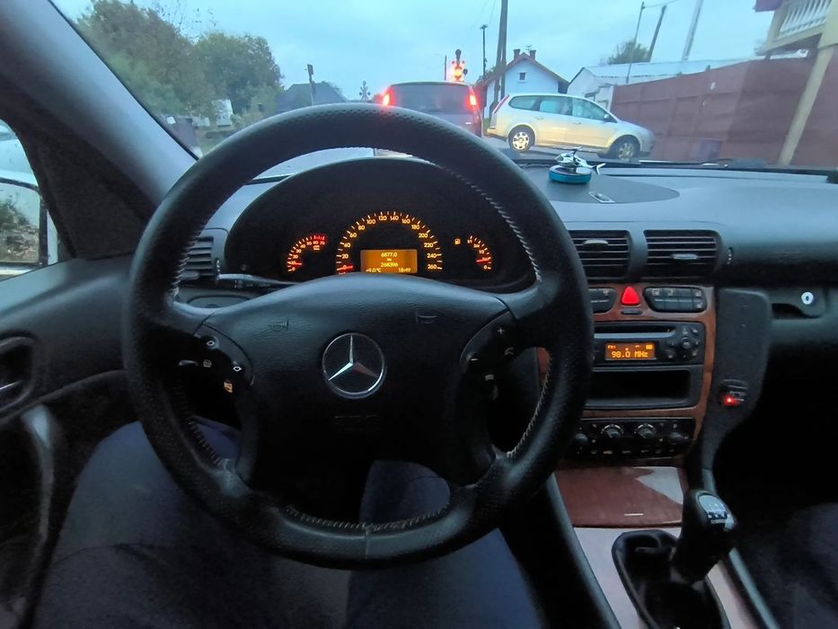 Mercedes-Benz C Singur proprietar in Romania