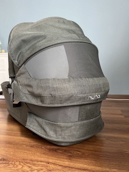 Nuna Lytl pine кош за новородено