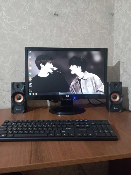 Монитор, системный блок и клавиатура