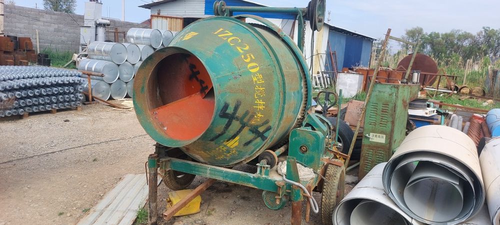 Продам бетономешалку новый