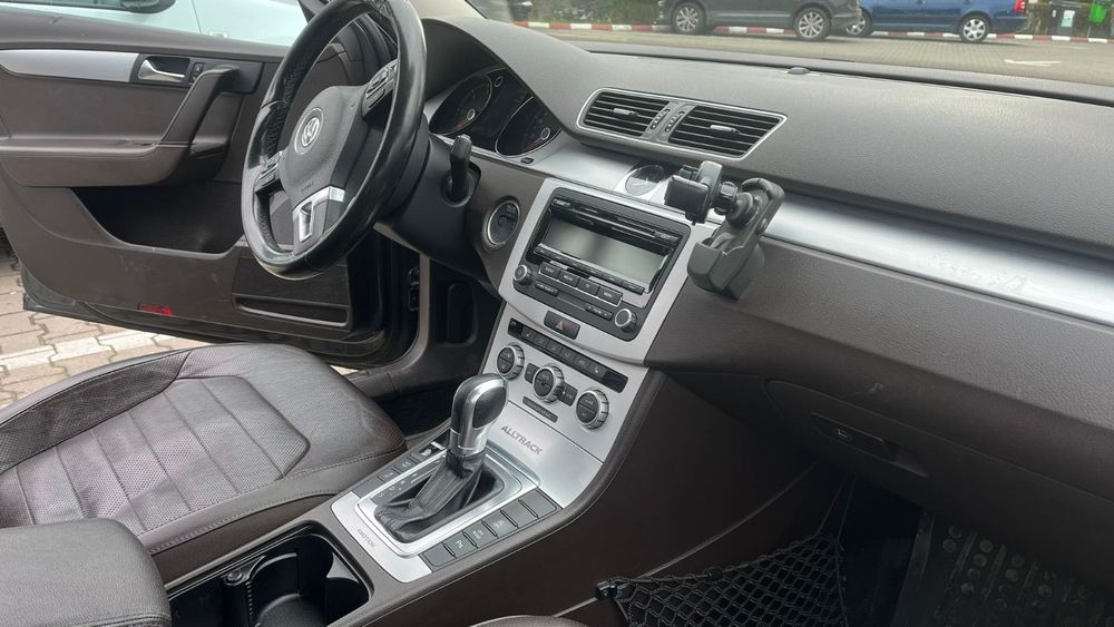 VOLKSWAGEN Passat Alltrack 2013 — imagine 4