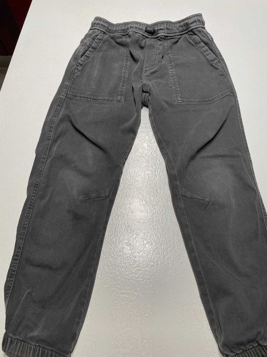 Продавам дънкови панталони ZARA за момче  ръст 140 см.