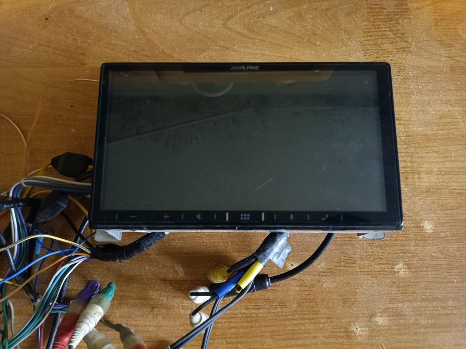 Автомагнитола Alpine iLX-W650B + KTA450