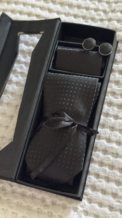 Комплект галстук 150 000 сум