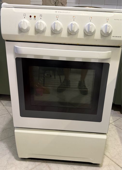 Продавам готварска печка Electrolux