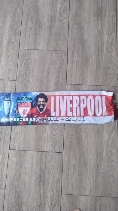 Fular  FC Liverpool și AS Roma