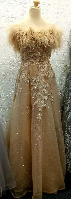 Vecherni kuylaklar 15 ta. Holatlari yaxshi.