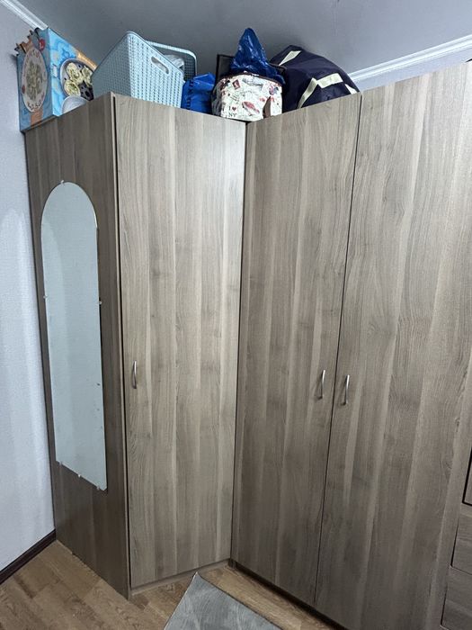 Продам угловой шкаф