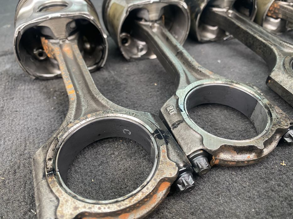 Бутала с биели и лагери D4FE 1.6 Kia/Hyundai