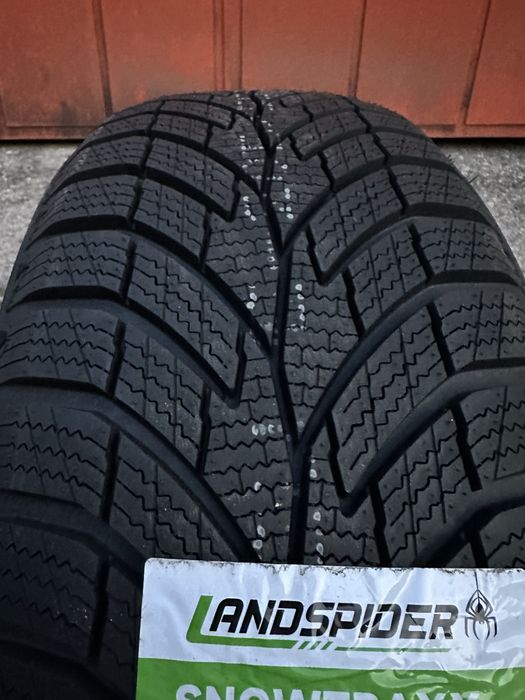 Нови Зимни Гуми LANDSPIDER SNOWTRAXX H/P 205/55R17 95V XL БОРД 2055517