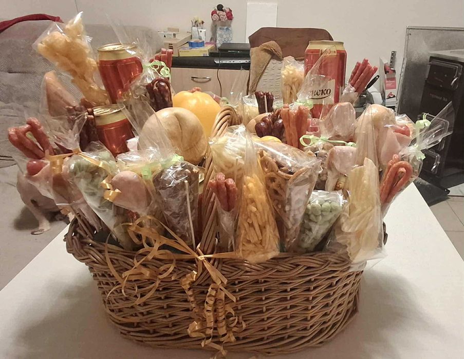 Празничен ядлив букет от хранителни продукти