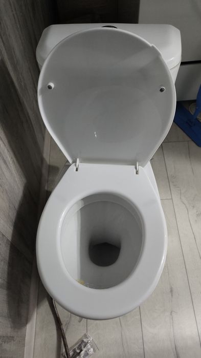 Продам унитаз хоршем состоянии