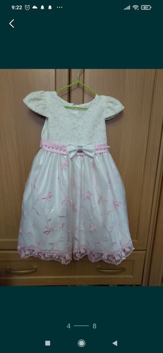 Продам нарядные платья на девочку 3-4-5 лет