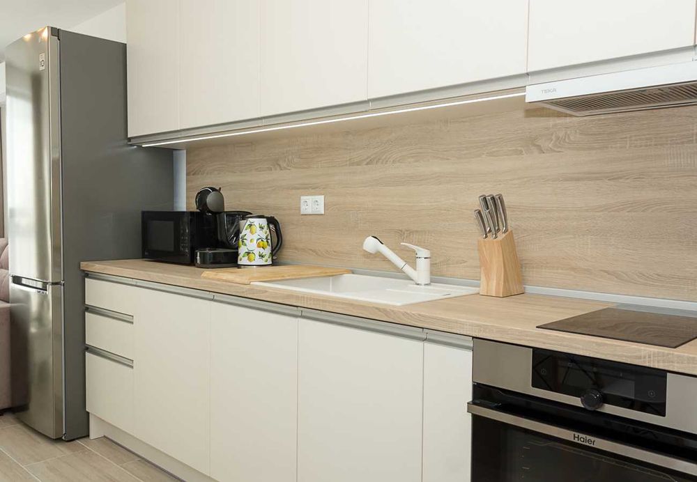 Дава се под наем Тристаен апартамент в Варна, Окръжна болница - 68 кв.м за 700 € - Снимка #2