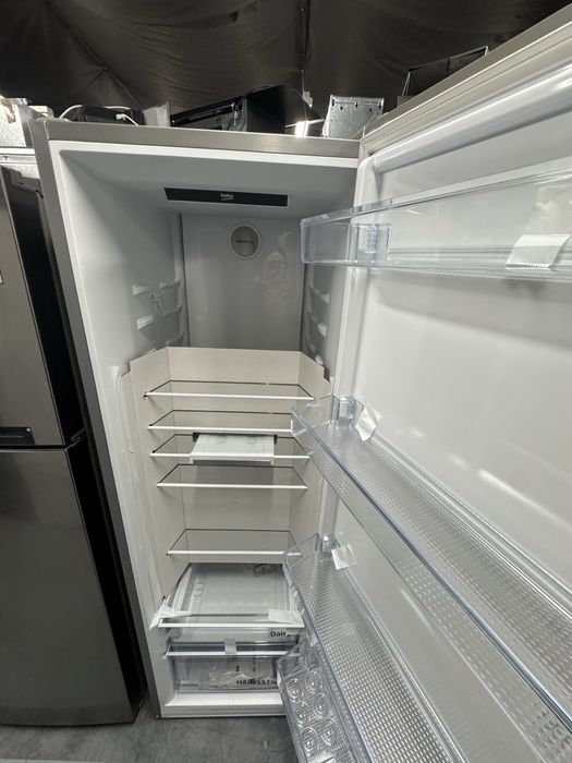 Frigider  cu o usa Beko B3RMLNE444HXB