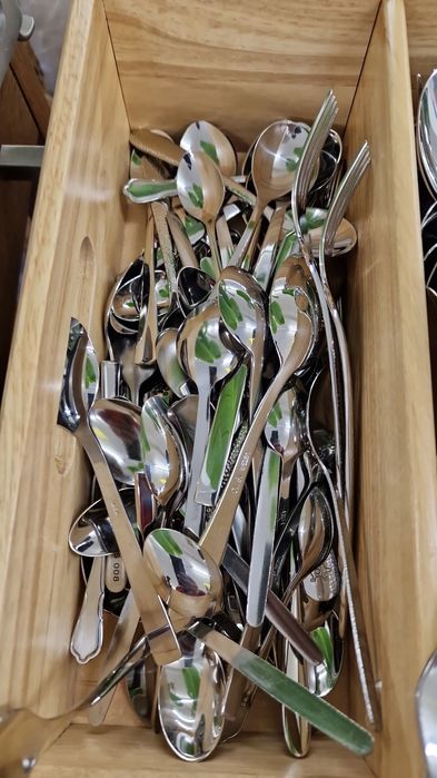 Tacâmuri / Set tacâmuri.  Lingura / Furculita/Cuțit