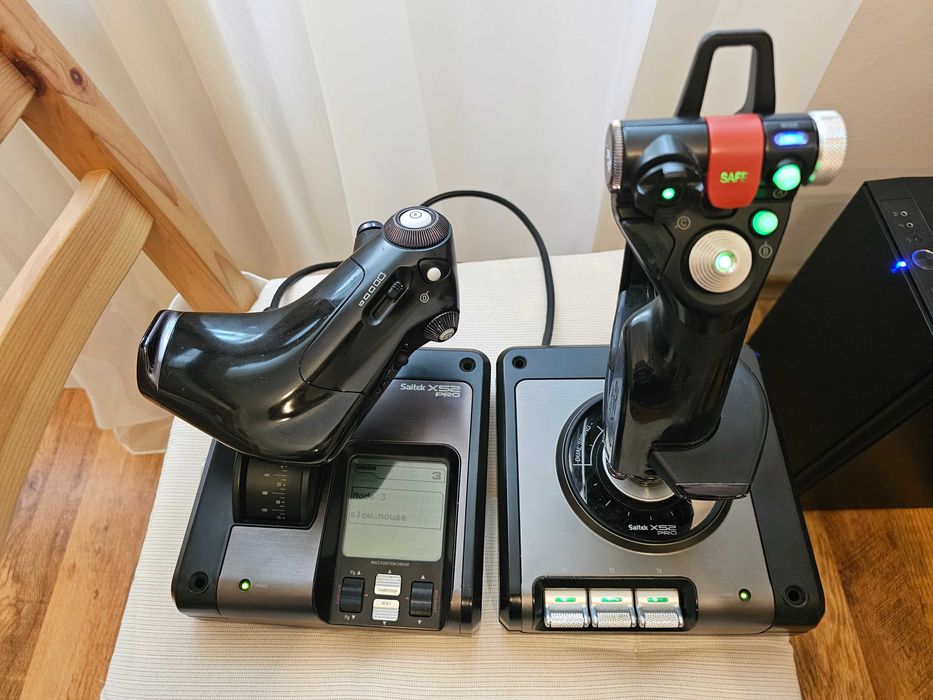 Logitech Saitek x52Pro HOTAS (joystick + throttle)