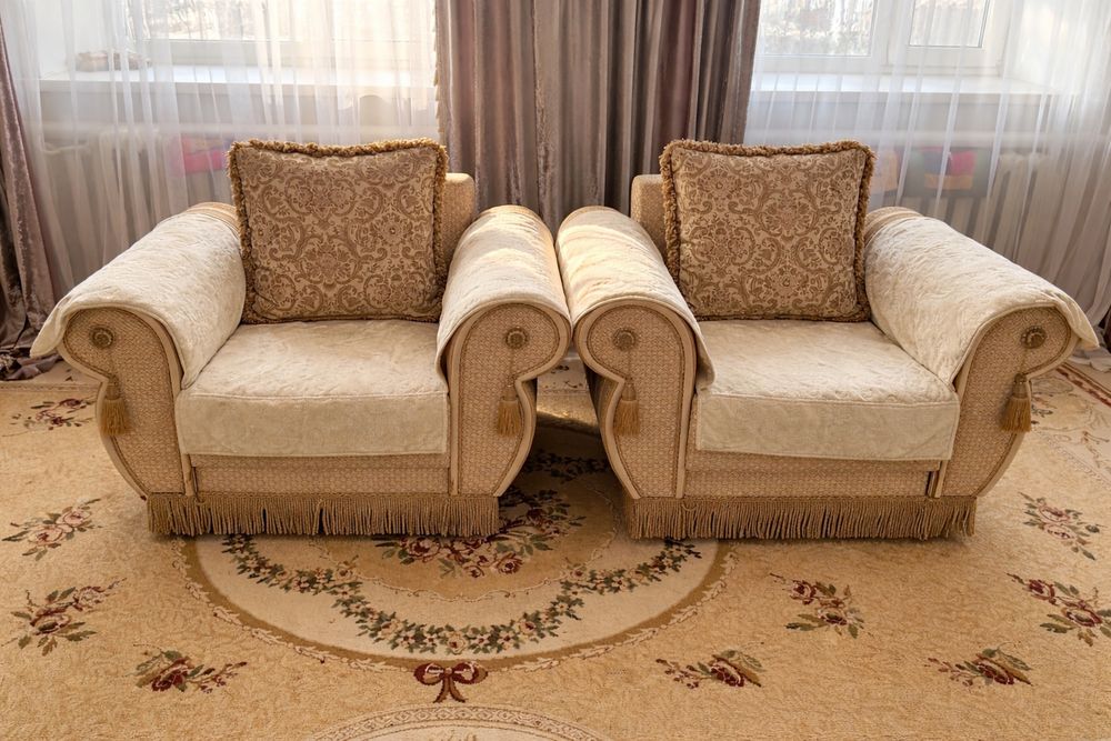 Продам диван с креслами
