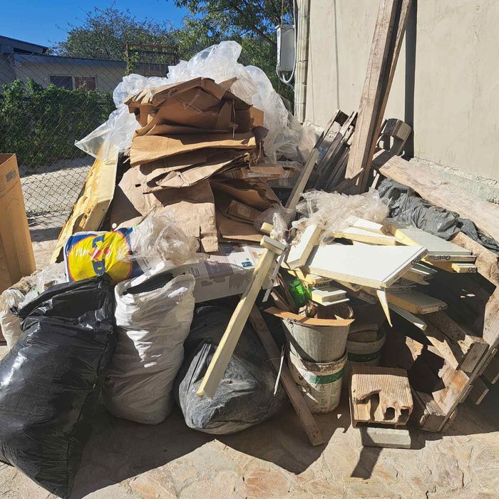 Изхвърляне на строителни и битови отпадъци