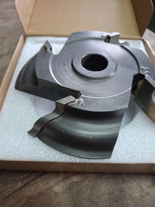 Freza pentru cornisa (coroana)