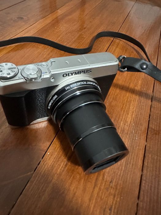 Olympus SH1  - WIFi, touch screen