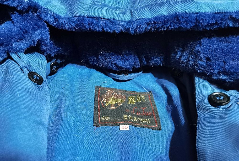 Продаются куртки.