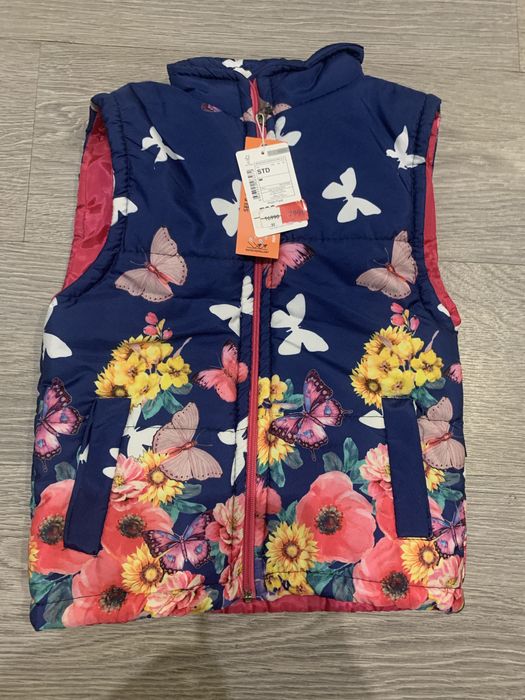 Новая безрукавка девочке 6-7 л