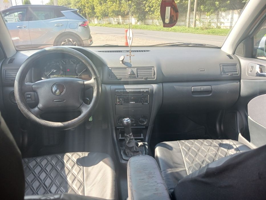 Vând Skoda Octavia 1.6