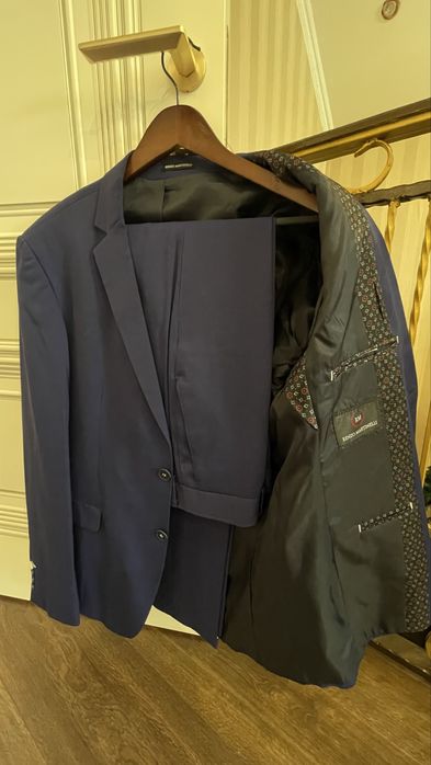 Продам костюм классический