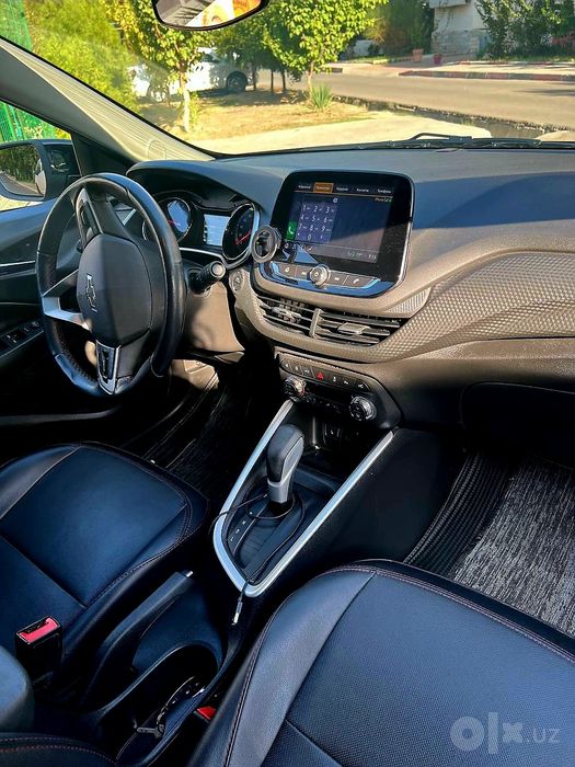 Chevrolet Onix Redline.  (6AT)