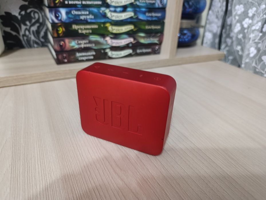 Колонка JBL GO2.