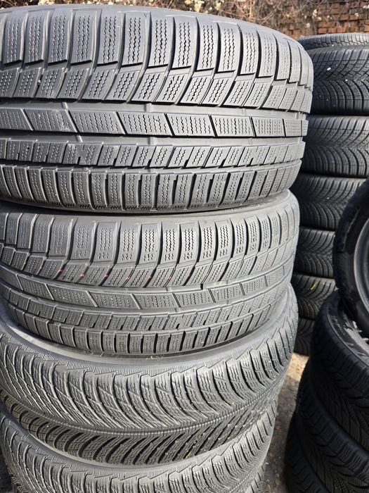 2бр. 225 45 17 Toyo зимни.