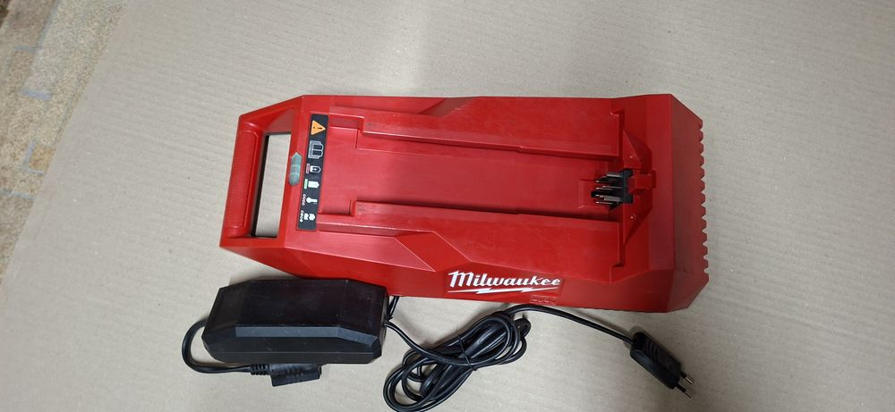 Milwaukee incarcator mxfc