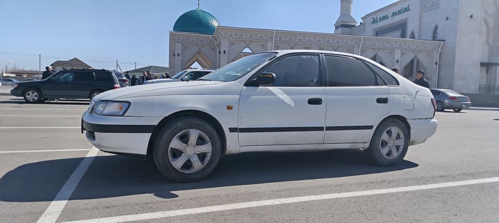 Тоёта карина е в