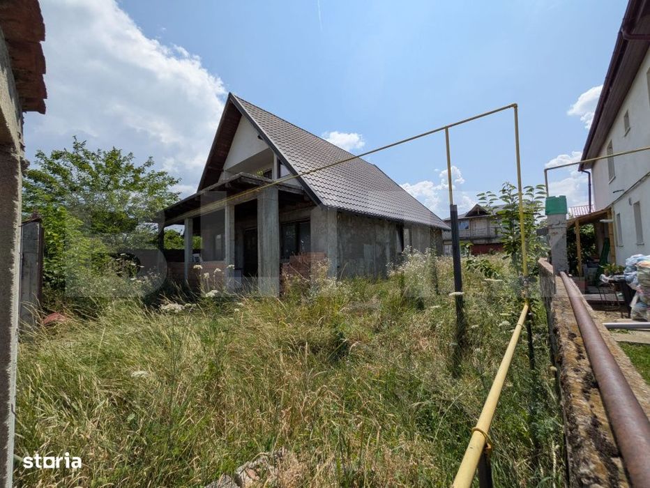 Casa semi-finisata de vanzare, 299 mp, zona Moreni