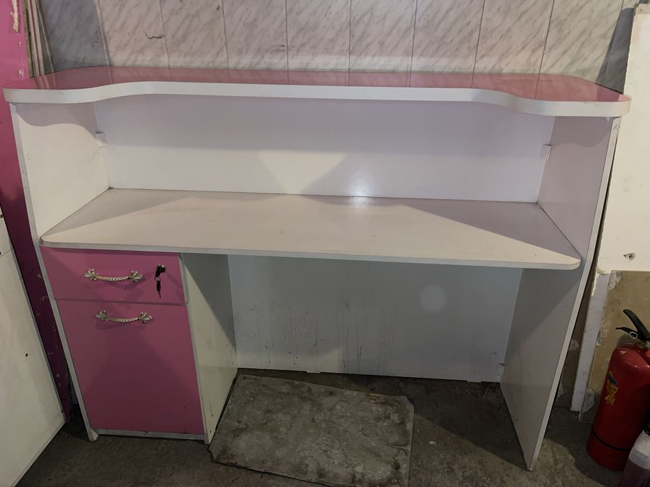 Продам стол администратора