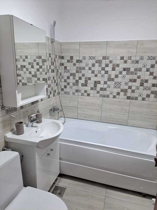 Apartament elegant cu 3 camere de închiriat în Târgu Cucu, vis a vis de Tribunal