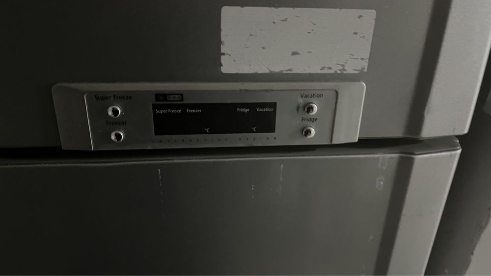 Продам холодильник самсунг  чистый