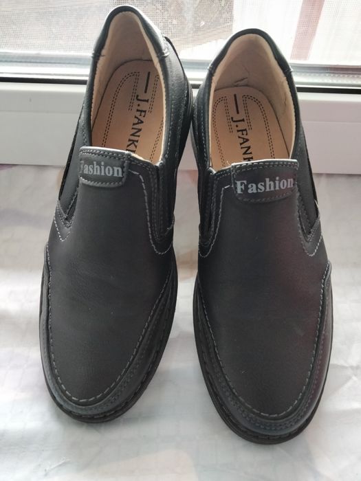 Продам детские туфли