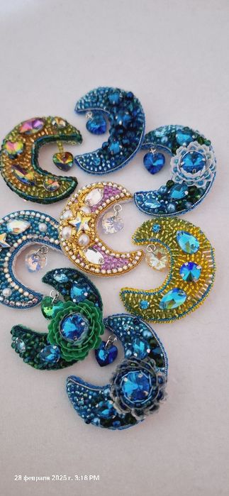 На подарок броши сувениры украшения